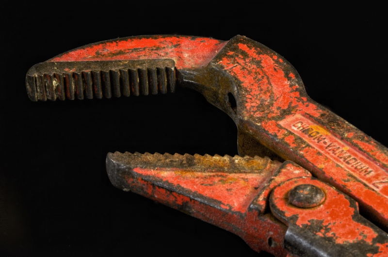 plombier-LE VAL-min_pipe-wrench-318084